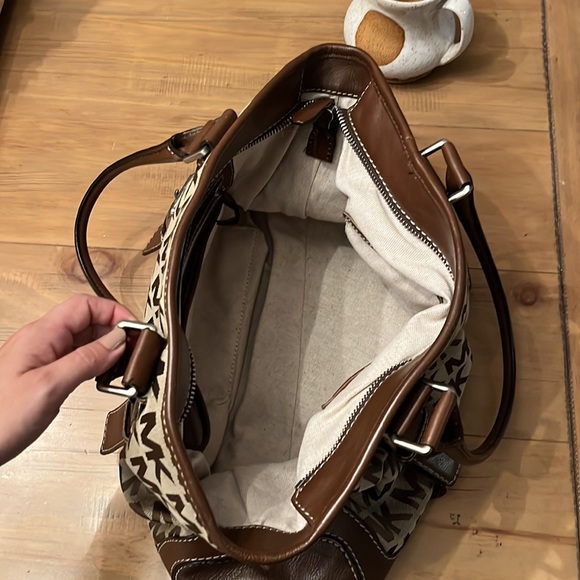 Michael Kors purse - Picture 2 of 3